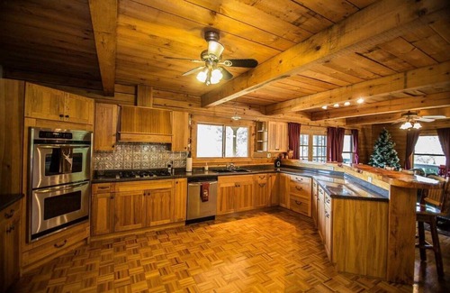 Ellsworth Cabin | Large, Spacious Log Cabin home in the White Mountains, Pet friendly!