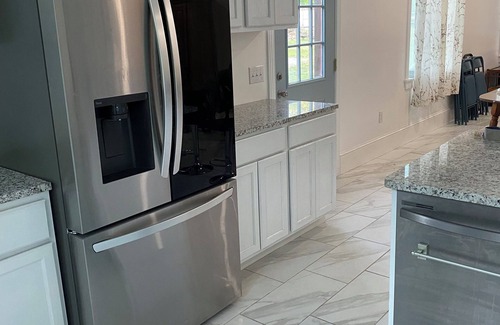 Sinking Spring House | Large, Spacious, Entire Family Getaway.