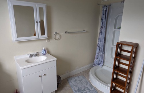 Harrisburg - Hershey House | Large Sparkling Attic Unit w Private Bath