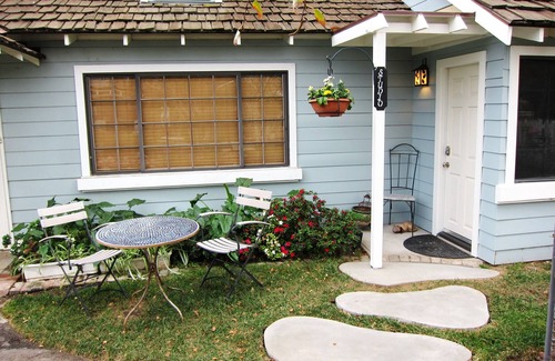 Northridge Apartment | Large Studio Guest House