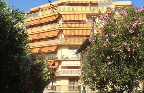 Prado - Republique Apartment | Large sunny flat just minutes from the Croisette, Cannes, with PRIVATE PARKING