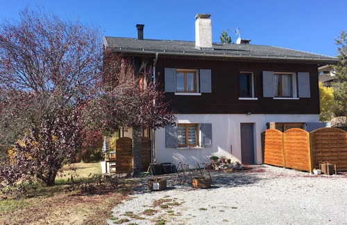 Barcelonnette Ski Chalet | Large T2 on the garden level of CHALET in BARCELONNETTE (04400)