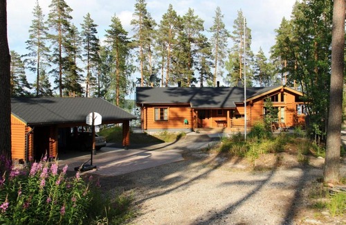Pertunmaa Villa | Large timber villa with splendid scenery and nature