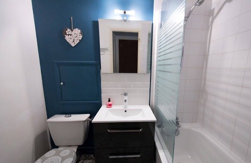 La Madeleine Apartment | LARGE TOWN STUDIO WITH PRIVATE PARKING