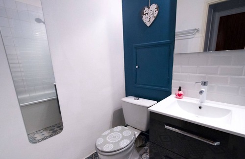 La Madeleine Apartment | LARGE TOWN STUDIO WITH PRIVATE PARKING