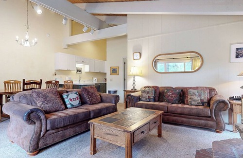Mammoth Lakes Condo | Large Townhome near Downtown. Private Gas Grill, Washer/Dryer. Near Trails