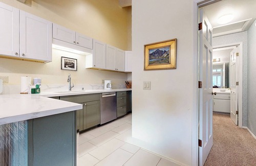 Mammoth Lakes Condo | Large Townhome near Downtown. Private Gas Grill, Washer/Dryer. Near Trails