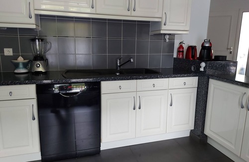 Pontenx-les-Forges Villa | Large villa, swimming pool, wooded garden, close to lakes and ocean. Ideal for families.