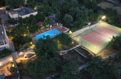Modica Villa | Large villa with solar htd pool,tennis court,jacuzzi hot tub,playground for kids