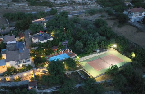 Modica Villa | Large villa with solar htd pool,tennis court,jacuzzi hot tub,playground for kids