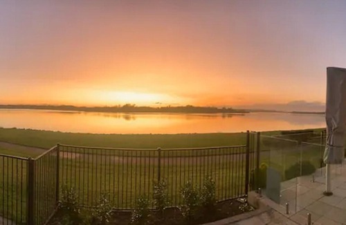 Harrington House | Large Waterfront Holiday House with everything