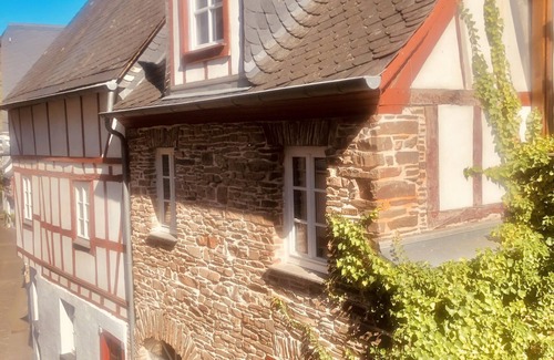 Bremm House | Large winegrower's house with whirlpool, sauna & garden