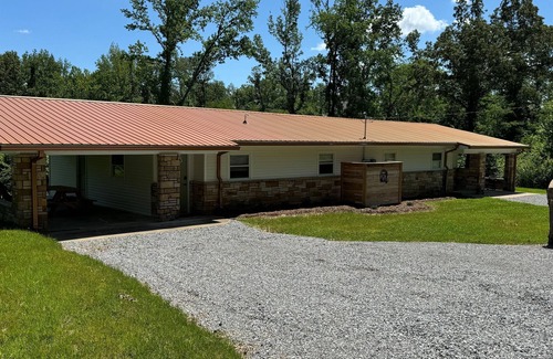 Gilbertsville Apartment | Large yard & patio, KY lake view, hi speed WiFi, 1