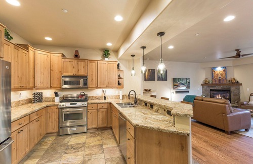Purgatory House | Largest Black Bear Townhome - Ping Pong Table - on Demand Ski Shuttle