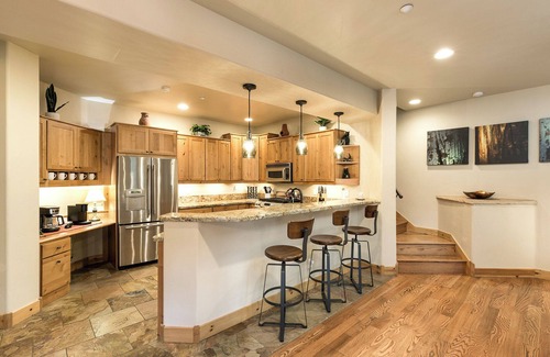 Purgatory House | Largest Black Bear Townhome - Ping Pong Table - on Demand Ski Shuttle