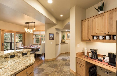 Purgatory House | Largest Black Bear Townhome - Ping Pong Table - on Demand Ski Shuttle