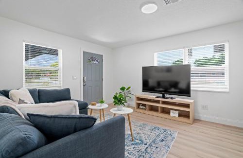 Largo House | Largo 3br Wbackyard Funnear Belleair Beach