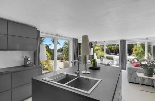 Rock Harbor House | Largo Manor Summary: