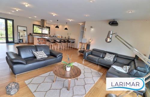 Leon Villa | Larimar