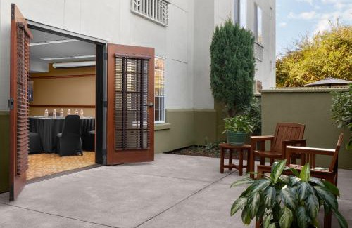 Renton Hotel | Larkspur Landing Extended Stay Suites Renton
