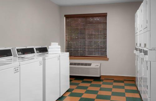 East Roseville Parkway Hotel | Larkspur Landing Extended Stay Suites Roseville