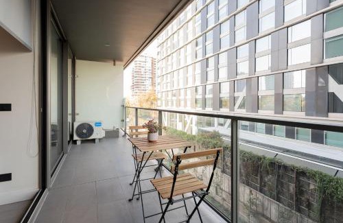 Apoquindo Apartment | Las Condes Living Arauco Park Gourmet Couple's Pad