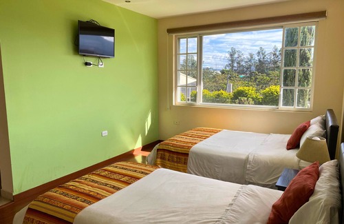 Tababela House | Las Hortensia's Casa De Huéspedes