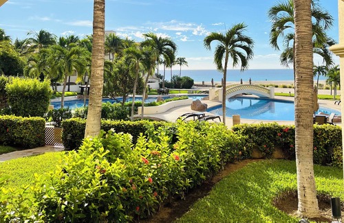 Zona Hotelera Condo | Las Mañanitas ground floor! Unobstructed pool & beach views! 3104 is perfect