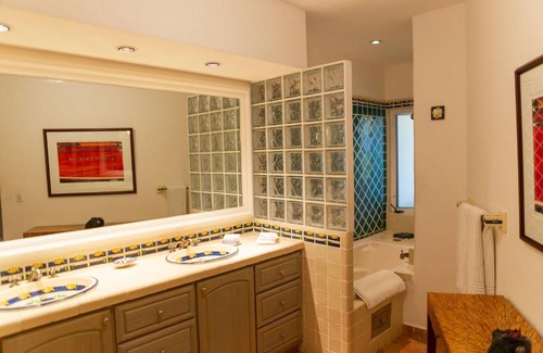 Zona Hotelera House | Las Maanitas C205 3 BR by Casago