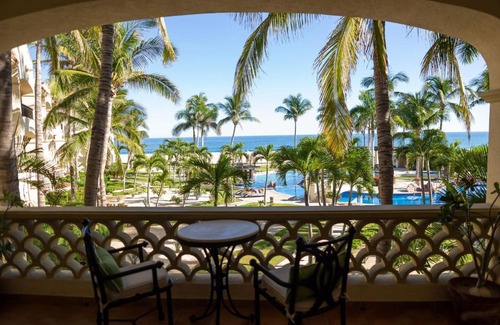 Zona Hotelera House | Las Maanitas C205 3 BR by Casago