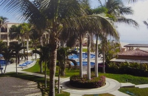 Zona Hotelera Condo | Las Mananitas - 2nd Floor Luxury Corner Unit Closest to Beach