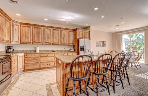St. George Condo | Las Palmas All Inclusive Amenities Resort | 3 bathrooms | Plush New Carpet | Poolside | 1708