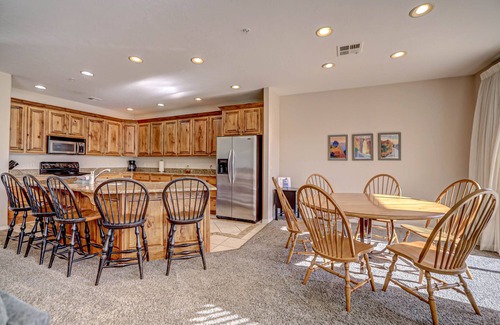 St. George Condo | Las Palmas All Inclusive Amenities Resort | 3 bathrooms | Plush New Carpet | Poolside | 1708