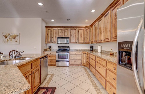 St. George Condo | Las Palmas All Inclusive Amenities Resort | 3 bathrooms | Plush New Carpet | Poolside | 1708
