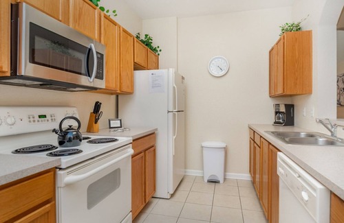 Crestwynd Bay Apartment | Last Minute Disney Getaway! Luxury Condo with Private Balcony. Book Now! #36348