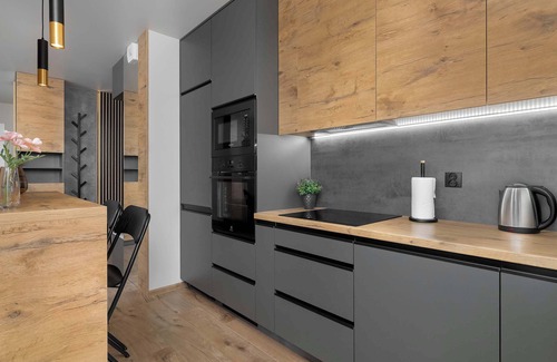 Grzegorzki Apartment | Łaszkiewicza 8B Kraków | Air Conditioned Apartment with Parking and Desk