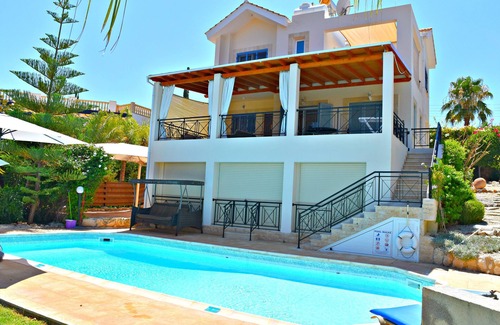 Latchi Villa | Latchi Beach - 4 Bed Luxury Villa 200m to Latchi's Blue flag Beach -Private Pool