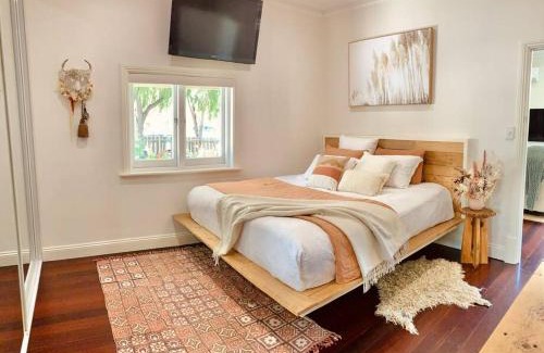 McLaren Vale House | Laurant's Cottage ~ McLaren Vale entertainer