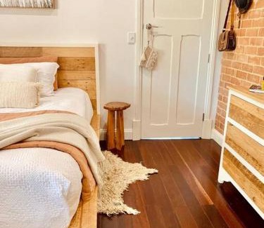 McLaren Vale House | Laurant's Cottage ~ McLaren Vale entertainer