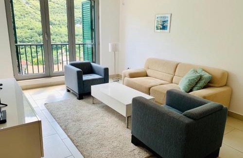 Donji Morinj Apartment | Lavender Bay Apartment F7