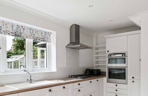 Henley-on-Thames House | Lavender House - Spacious Henley Home with Parking