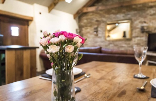 Tiers Cross House | Lavender - Luxurious Barn Conversion - Blossom Farm