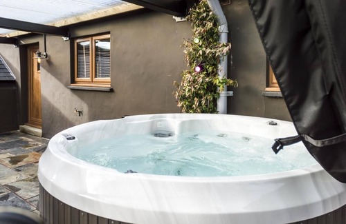 Tiers Cross House | Lavender - Luxurious Barn Conversion - Blossom Farm