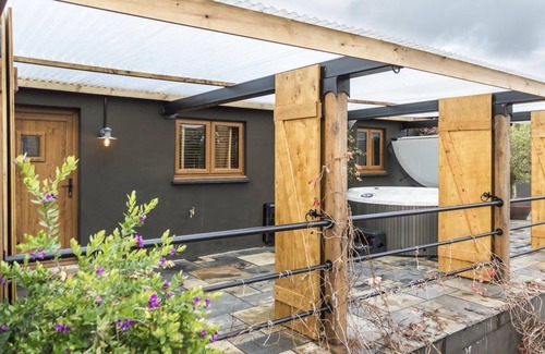Tiers Cross House | Lavender - Luxurious Barn Conversion - Blossom Farm