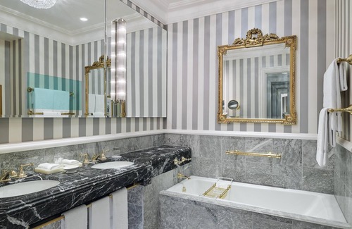 Central Park South Hotel | Lavish and Stylish One Bdrm Signature Residence At The St.Regis Residence Club