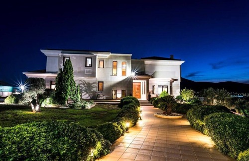 Palaia Fokaia Villa | Lavish Athens Pool Villa - Indulge in Luxury