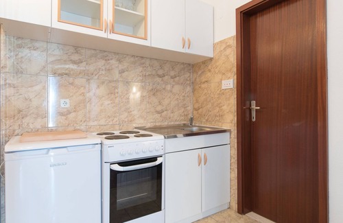 Podstrana House | Lavish Holiday Home in Podstrana with Garden
