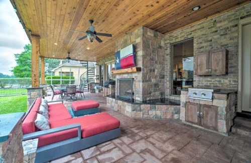 Walden on Lake Conroe House | Lavish Lakefront House with Pool Table and Patio!