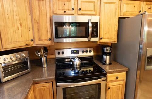 Gatlinburg - Pigeon Forge Apartment | Lazy Bear Cabin w/Breathtaking Views!