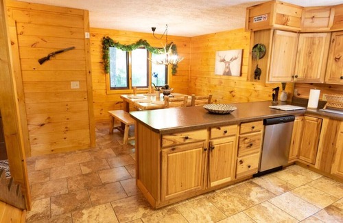 Gatlinburg - Pigeon Forge Apartment | Lazy Bear Cabin w/Breathtaking Views!
